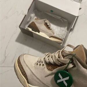 Jordan Sneakers in Cream and Brown